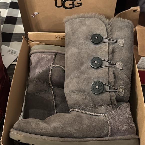 Bailey Button Women’s UGG Boots Great shape with box! - Picture 2 of 16